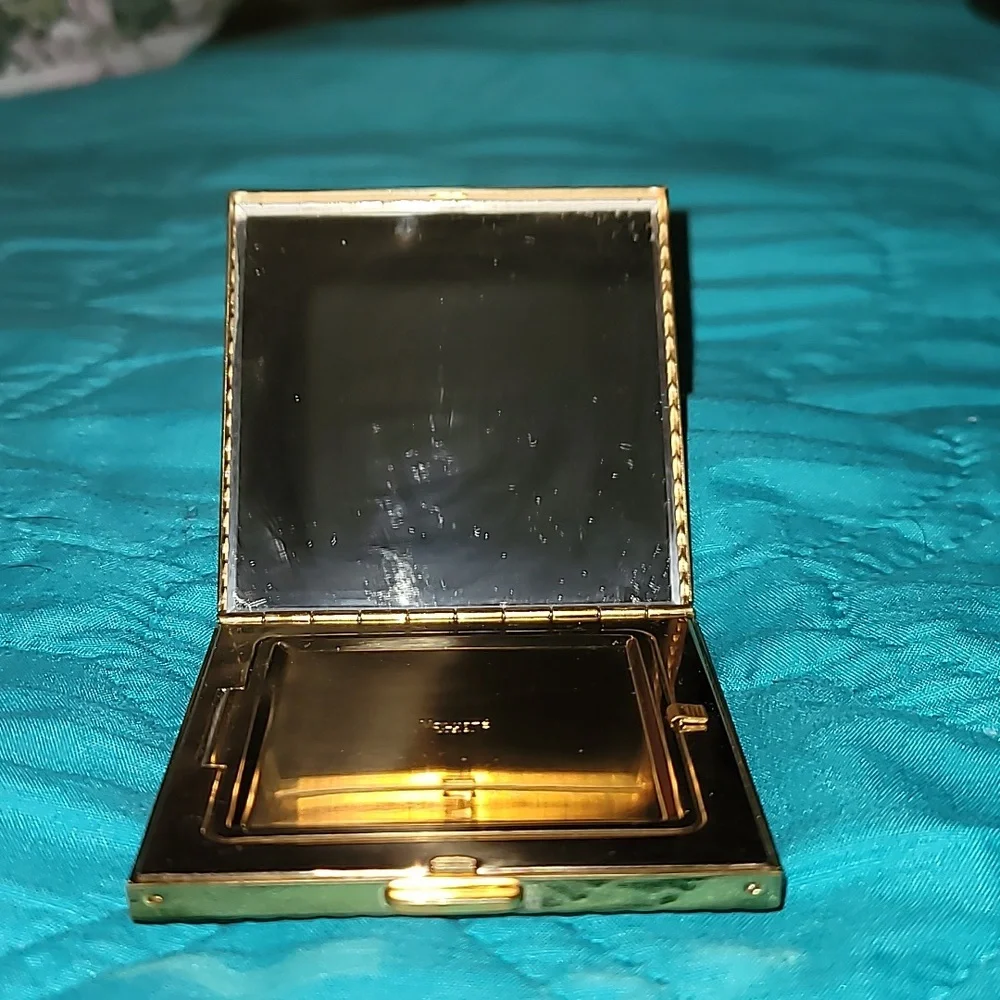 NEW Vintage Goldtone Geometric Design Volupté U.S.A. Makeup Compact With Powder!